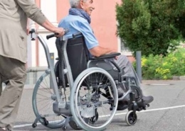 rahm_Schiebe- und Bremshilfe für den Rollstuhl