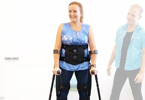 Querschnittlähmung Querschnitt rahm zentrum für gesundheit modernes sanitätshaus versorgung exoskelett indego exo rahmheldin rahmhelden