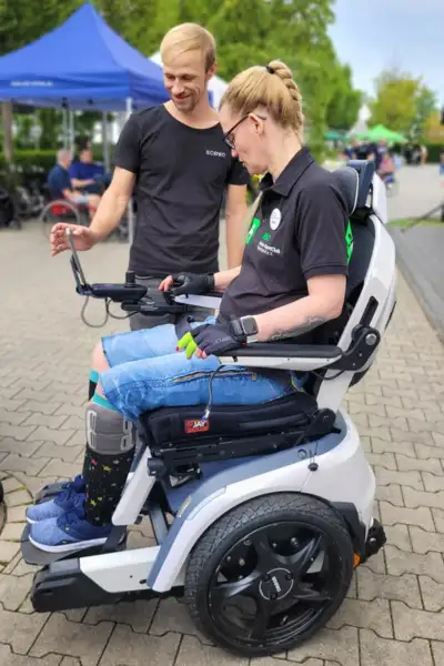 Hightech Rollstuhl auf dem rahm Sommerfest 2023.