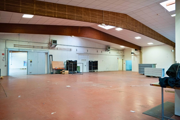 Leere Hallen im alten Gebäude bei rahm