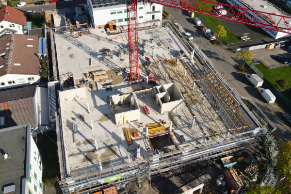 Beim rahm Technologie- und Innovationscenter wurde das Erdgeschoss bereits fertiggestellt, und die Arbeiten am ersten Obergeschoss sind bereits losgegangen.