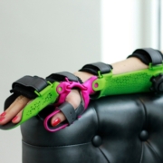 rios AktivEx hilft dabei, den Arm in einer schmerzlindernden Position zu lagern.