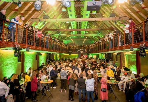 rahm Weihnachtsfeier für guten Zweck im Eltzhof.